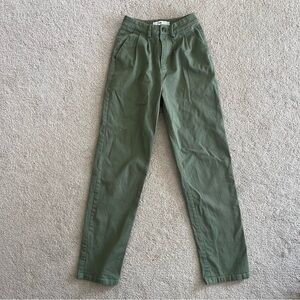 Women’s Twik Par Simons Pleated Green Trousers‎